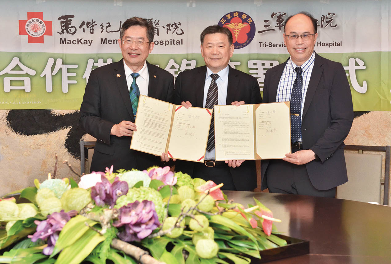 軍醫局長見證雙方簽署合作備忘錄